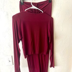 - SKIMS lounge set. XL cropped top, M skirt, only worn once, been on hange…